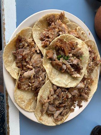 La Casa de Los Lechoncitos Al Horno
